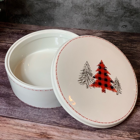 10 Strawberry Street ~ North Pole Bed & Breakfast Ceramic Cookie Tin - Picture 10 of 13